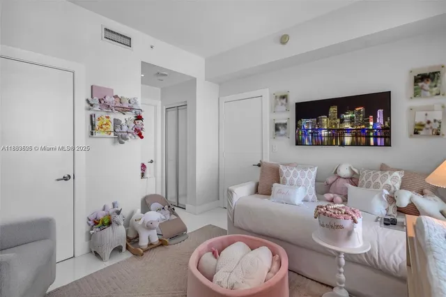 $1,100,000 | 900 Biscayne Boulevard, Unit 5208, Miami, FL 33132