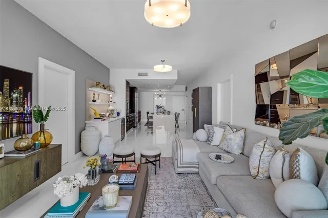 $1,100,000 | 900 Biscayne Boulevard, Unit 5208, Miami, FL 33132