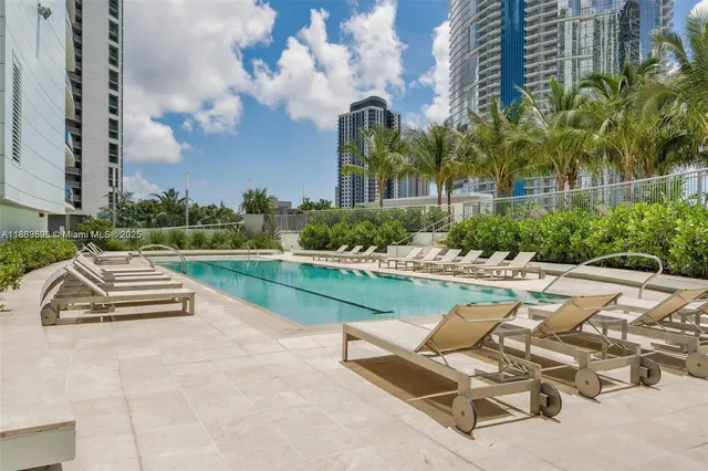 $1,100,000 | 900 Biscayne Boulevard, Unit 5208, Miami, FL 33132