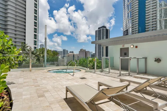 $1,100,000 | 900 Biscayne Boulevard, Unit 5208, Miami, FL 33132