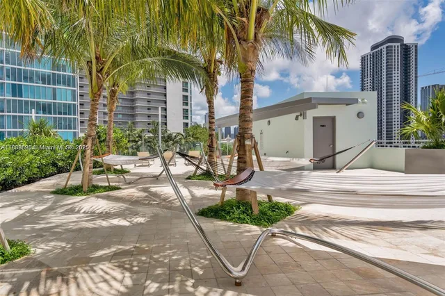 $1,100,000 | 900 Biscayne Boulevard, Unit 5208, Miami, FL 33132
