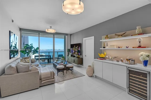 $1,100,000 | 900 Biscayne Boulevard, Unit 5208, Miami, FL 33132