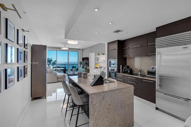 $1,100,000 | 900 Biscayne Boulevard, Unit 5208, Miami, FL 33132