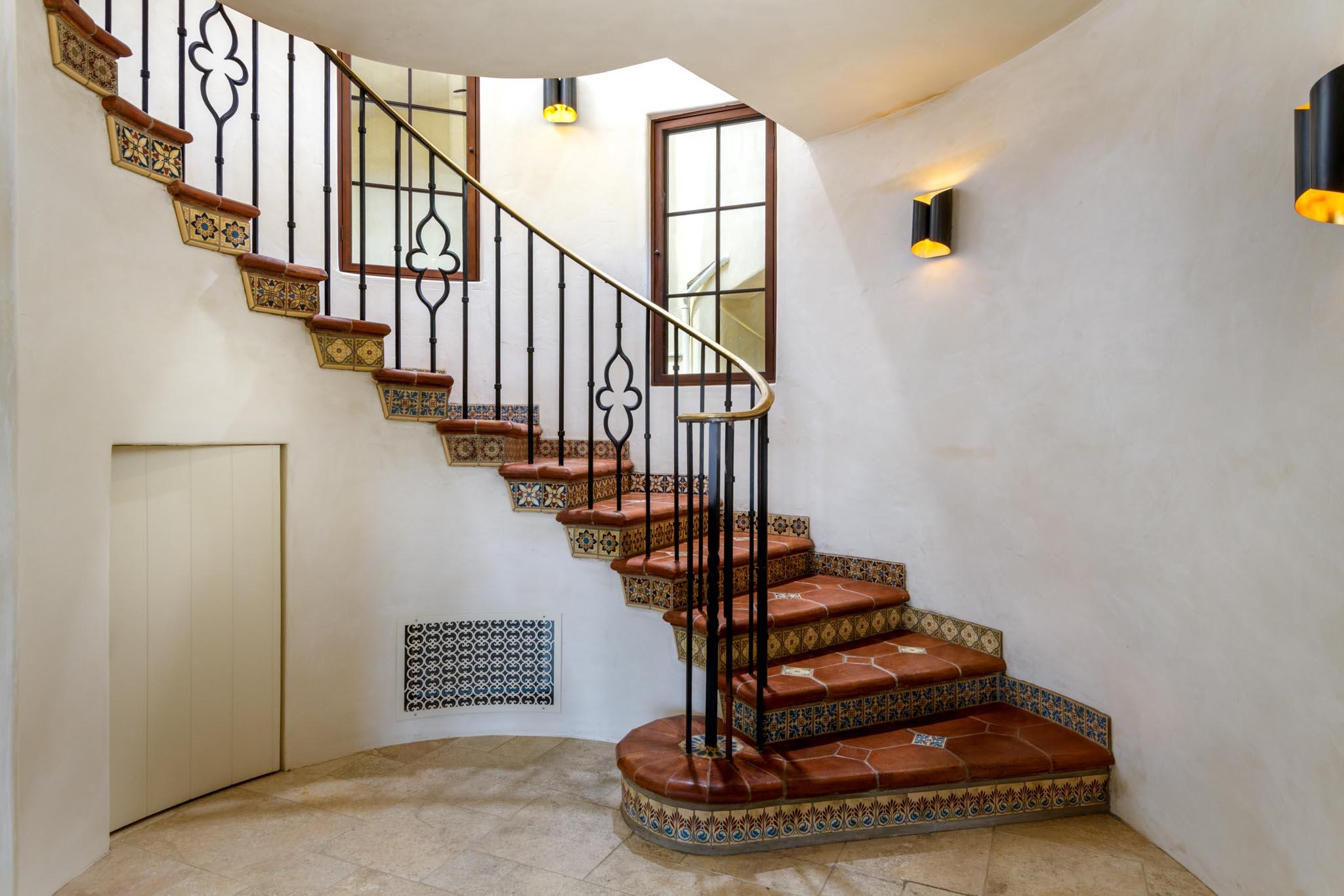 1105 Las Alturas Road Santa Barbara, CA 93103 - Photo 23 of 47 Staircase