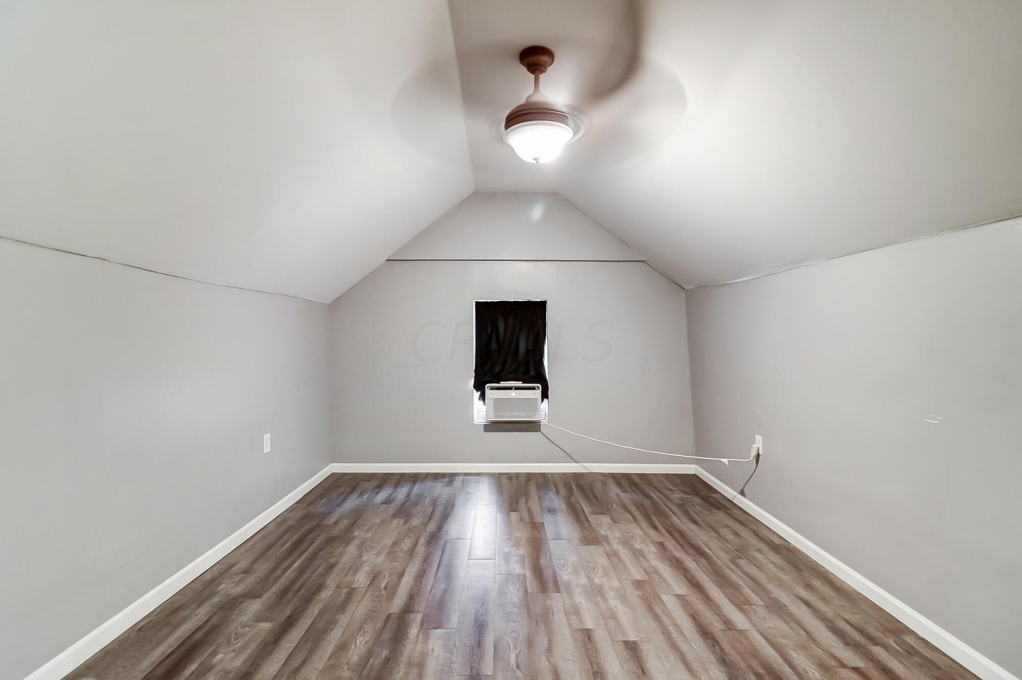 1045 Hart Road Columbus, OH 43223 - Photo 27 of 32 027