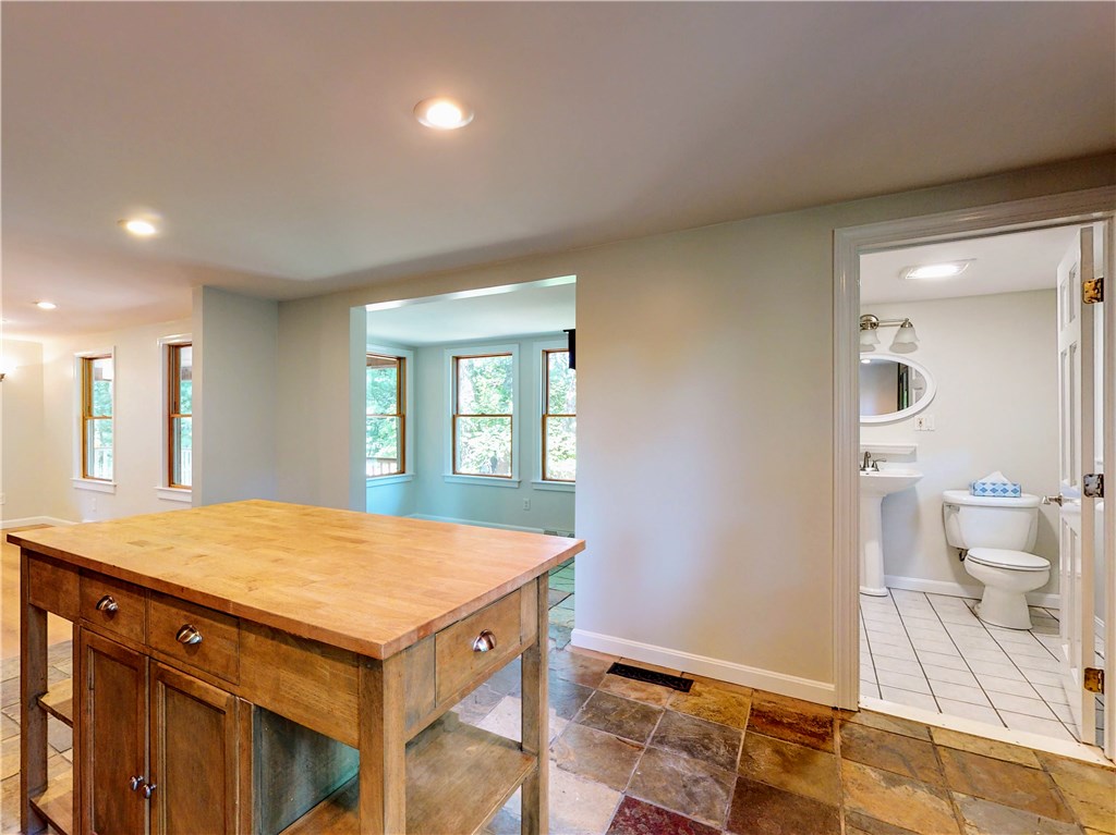 621 Saugatucket Road South Kingstown, RI 02879 - Photo 11 of 44 Gallery Image 11