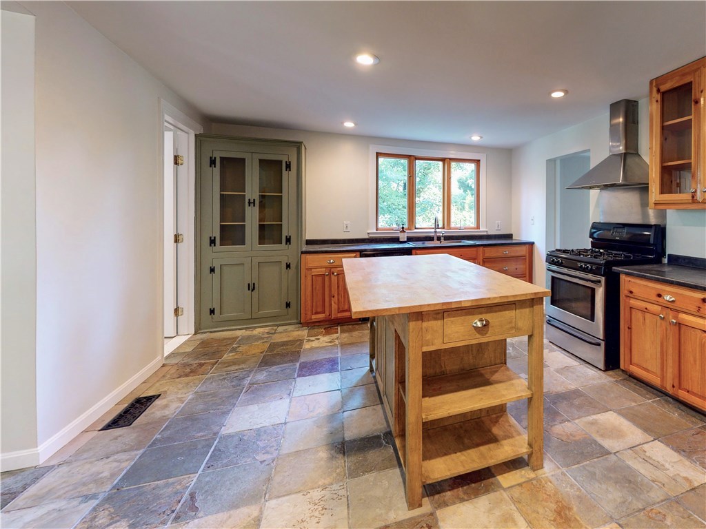 621 Saugatucket Road South Kingstown, RI 02879 - Photo 13 of 44 Gallery Image 13