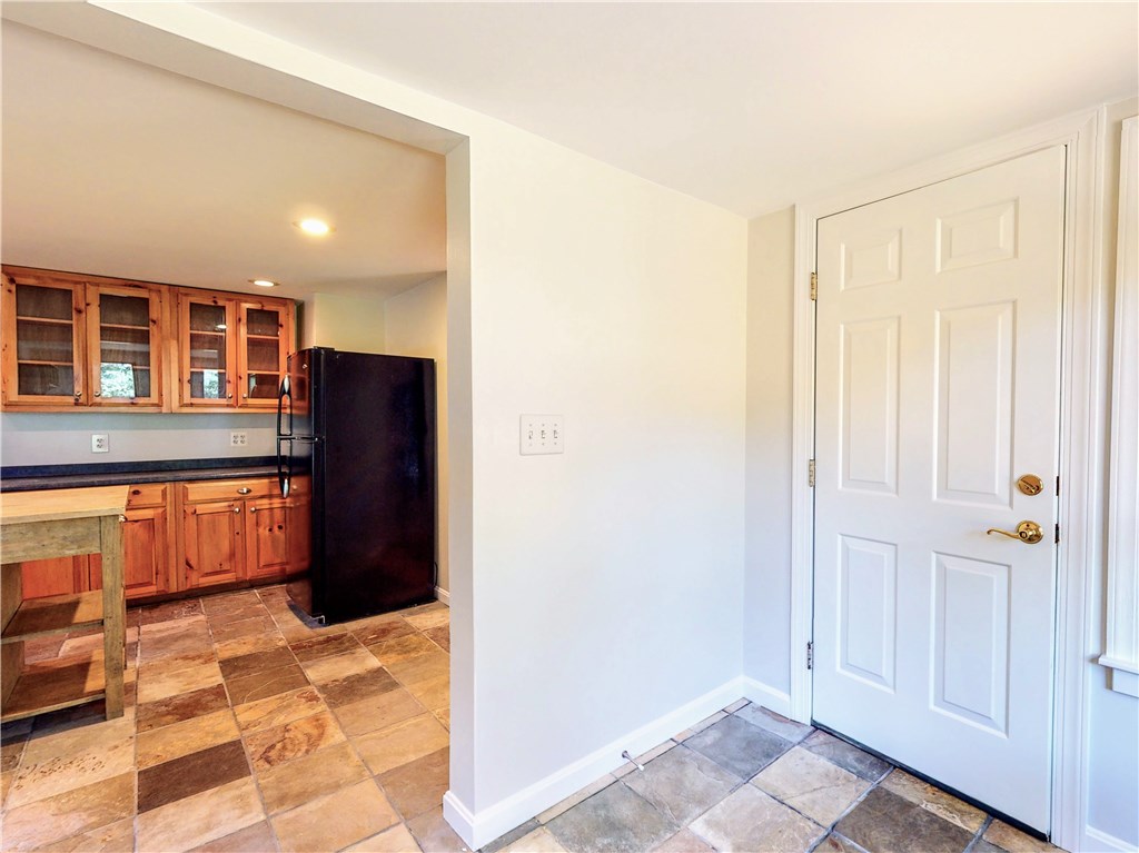 621 Saugatucket Road South Kingstown, RI 02879 - Photo 5 of 44 Gallery Image 5
