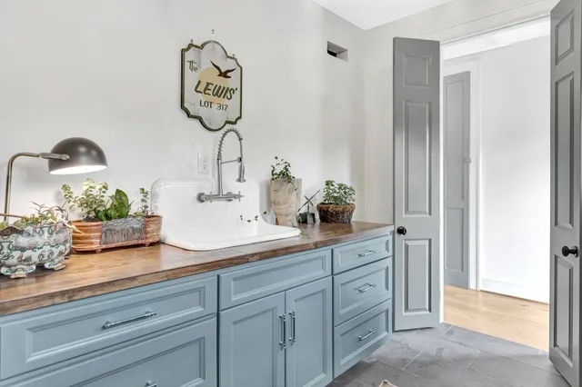 a view of a dinning area with furniture