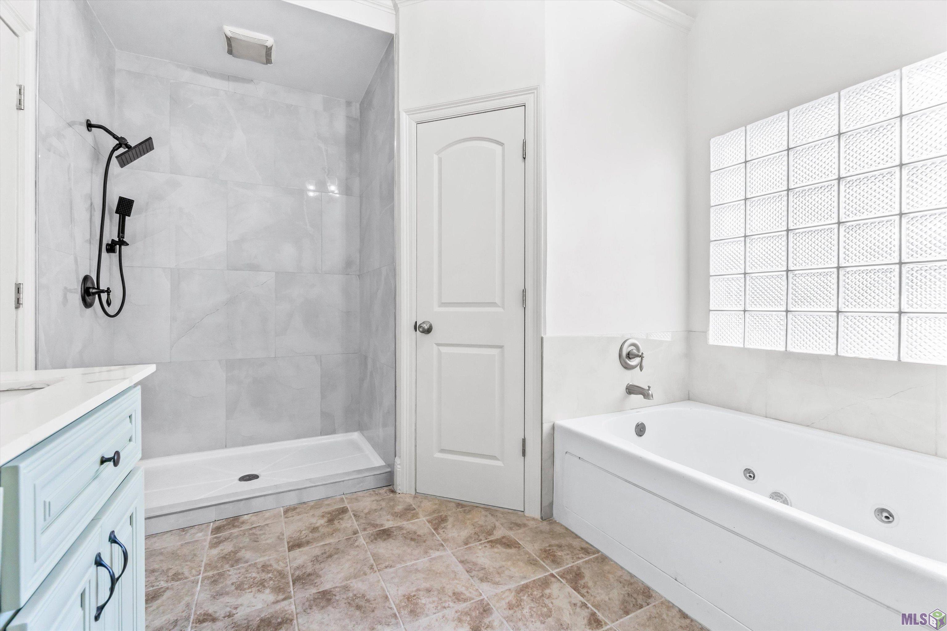 32435 Quail Ridge Denham Springs, LA 70706 - Photo 13 of 21 1st Master Bath