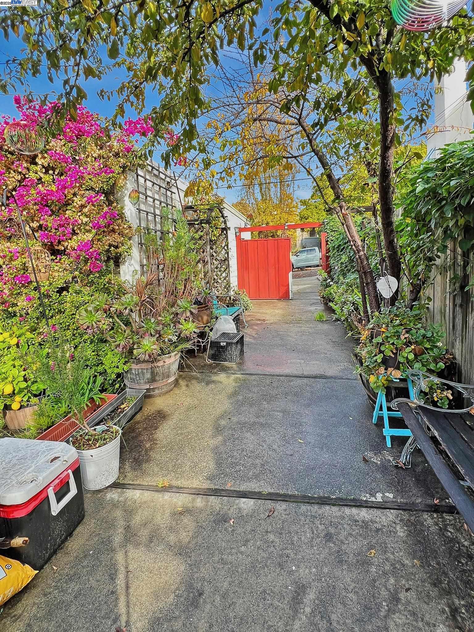 2622 Kingsland Avenue Oakland, CA 94619 - Photo 29 of 29 a picture of flowers