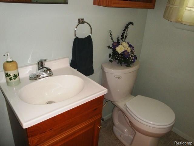 2422 Milverton Road Troy, MI 48083 - Photo 15 of 24 First Floor Half Bath