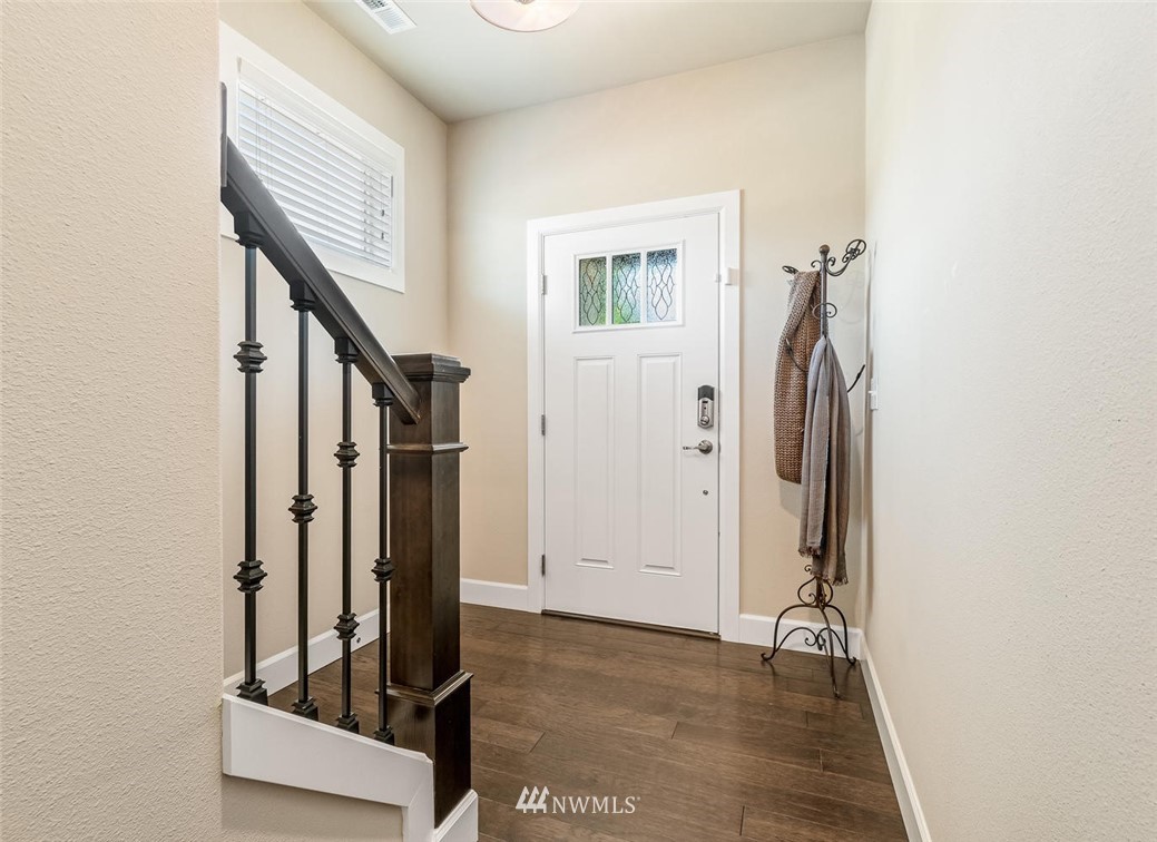 3919 176th Street Southeast Bothell, WA 98012 - Photo 3 of 31 an entryway with a flower pot