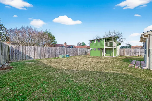 a view of a house with a backyard