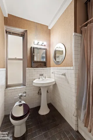 $865,000 | 35 West 9th Street, Unit 1B | Greenwich Village