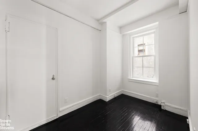 $865,000 | 35 West 9th Street, Unit 1B | Greenwich Village
