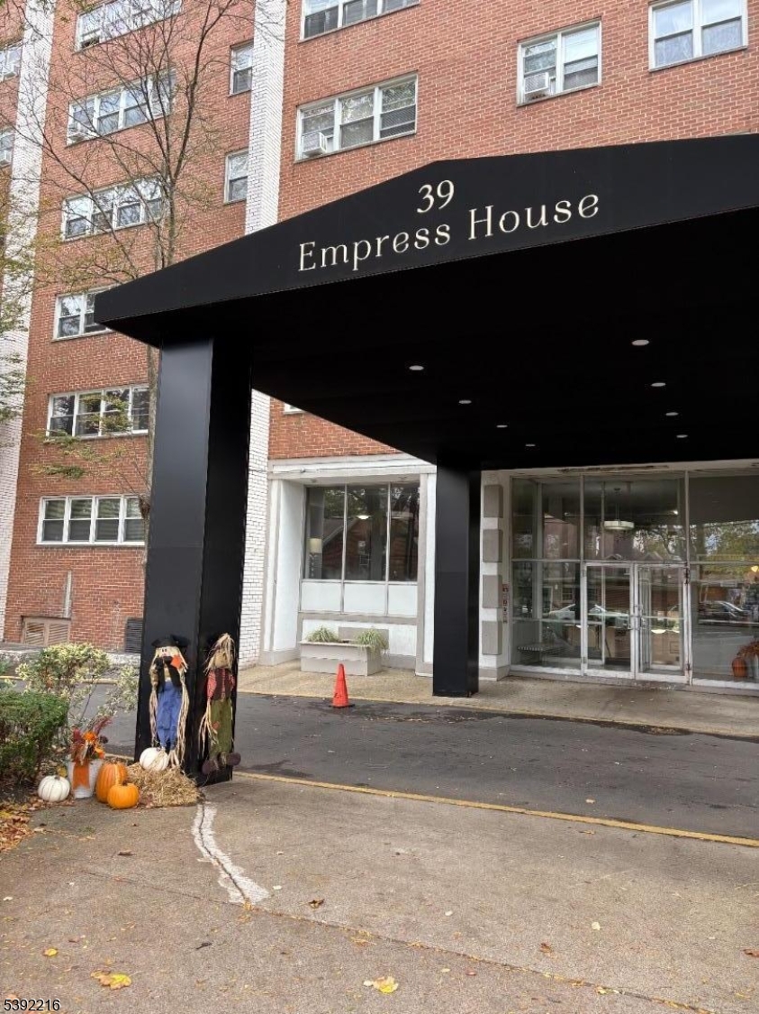 39 East 39th Street Paterson, NJ 07514 - Photo 2 of 15