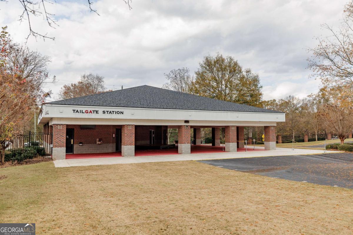225 Oak Street, Unit 104 Athens, GA 30601 - Photo 20 of 27 front view of a building with a yard