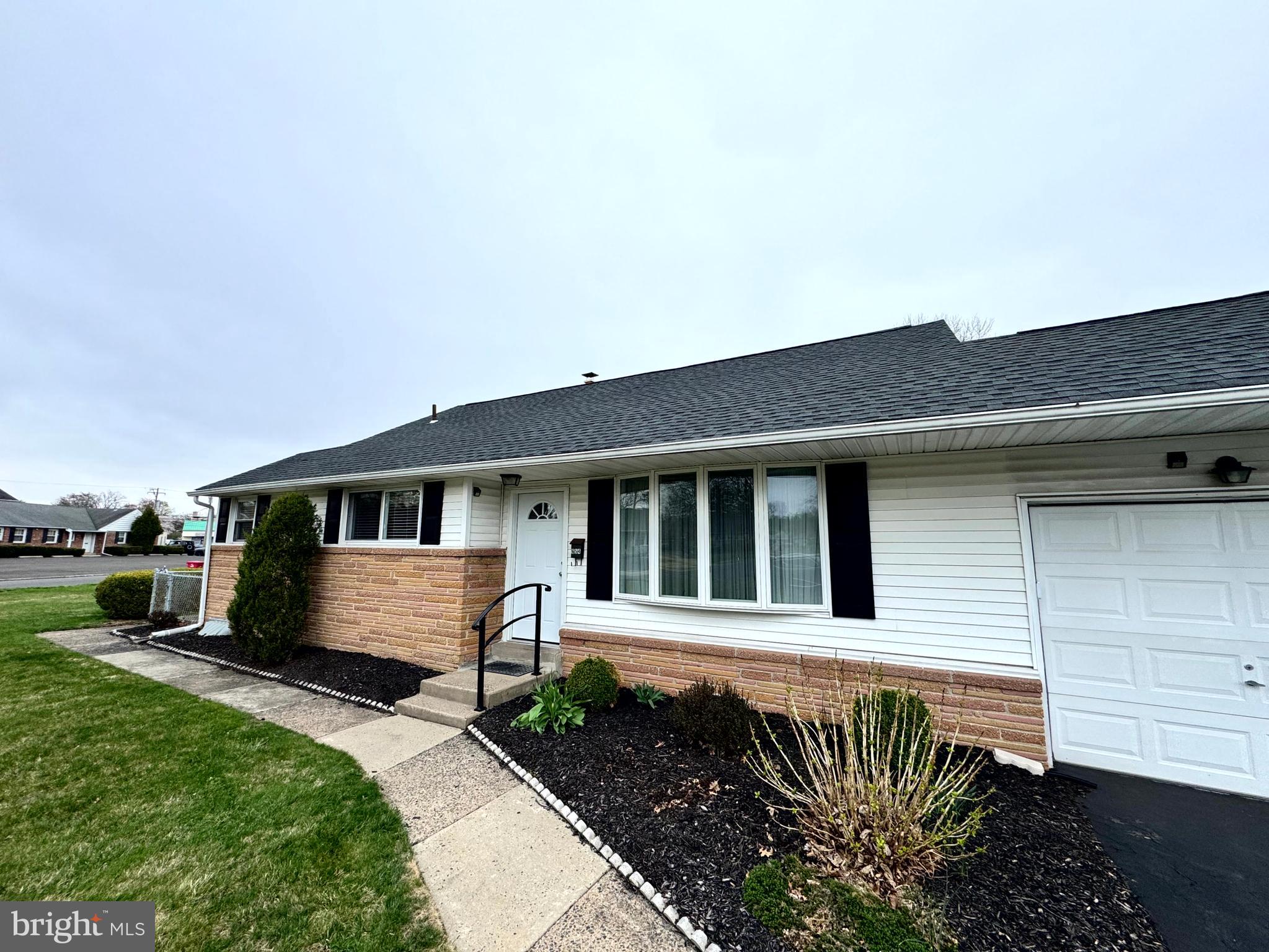 654 Cypress Road Warminster, PA 18974 - Photo 3 of 67