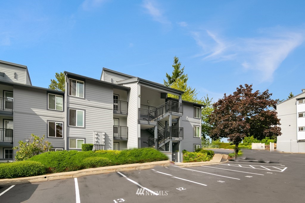 2613 Northeast 4th Street, Unit 222 Renton, WA 98056 - Photo 2 of 17 Gallery Image 2