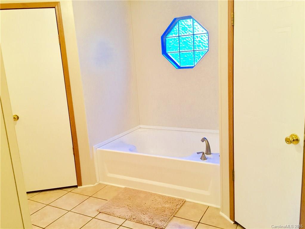 119 Forney Road, Unit 1 Olin, NC 28660 - Photo 9 of 17 a bathroom with a tub