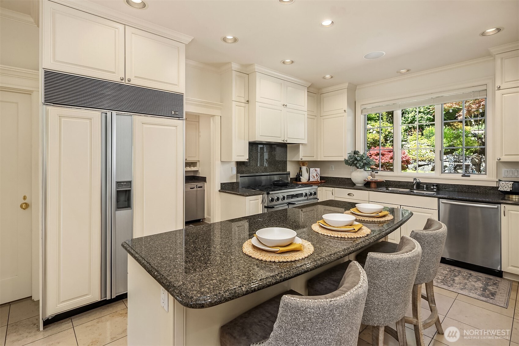 5506 Northeast Penrith Road Seattle, WA 98105 - Photo 10 of 40