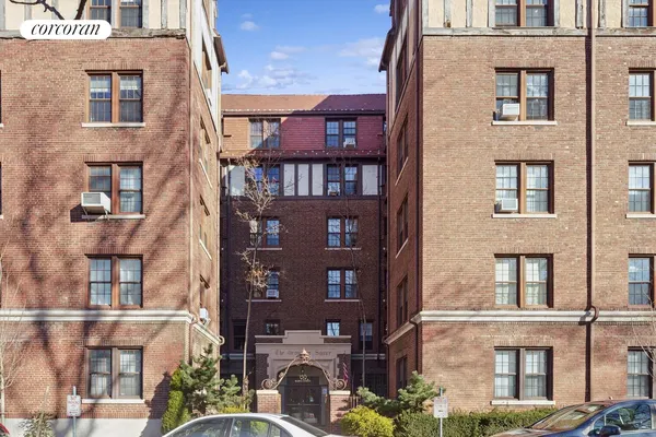 $1,250,500 | 150 Burns Street, Unit 6E5F5G3A | Forest Hills