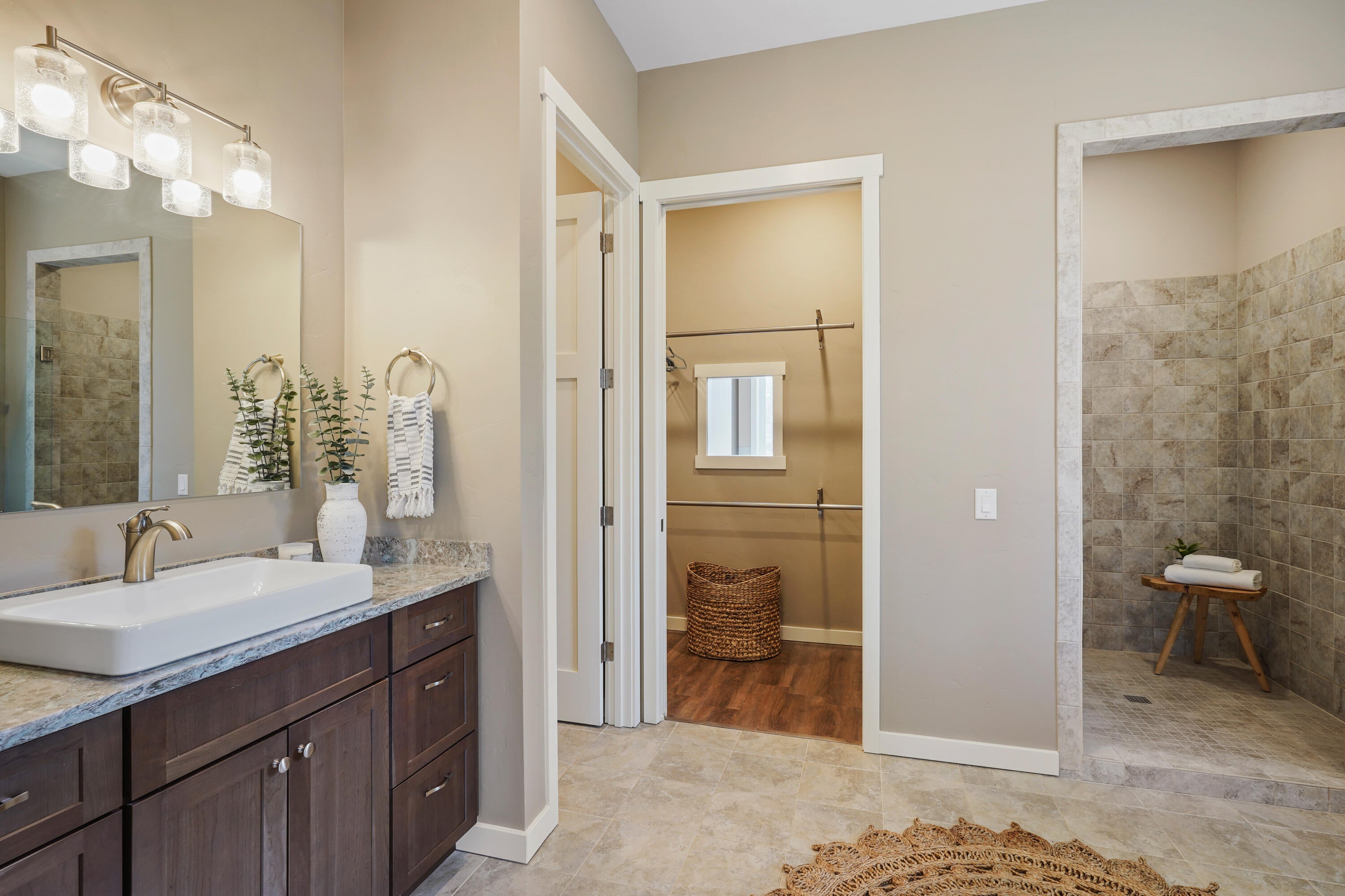 16178 Foothill Loop South Sisters, OR 97759 - Photo 8 of 14 Primary Bath