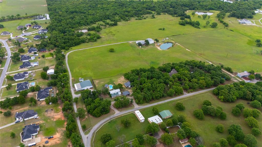 925 Jennings Lane Azle, TX 76020 - Photo 2 of 28