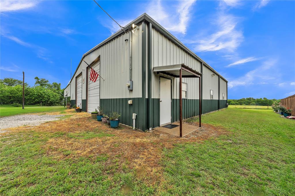 925 Jennings Lane Azle, TX 76020 - Photo 3 of 28
