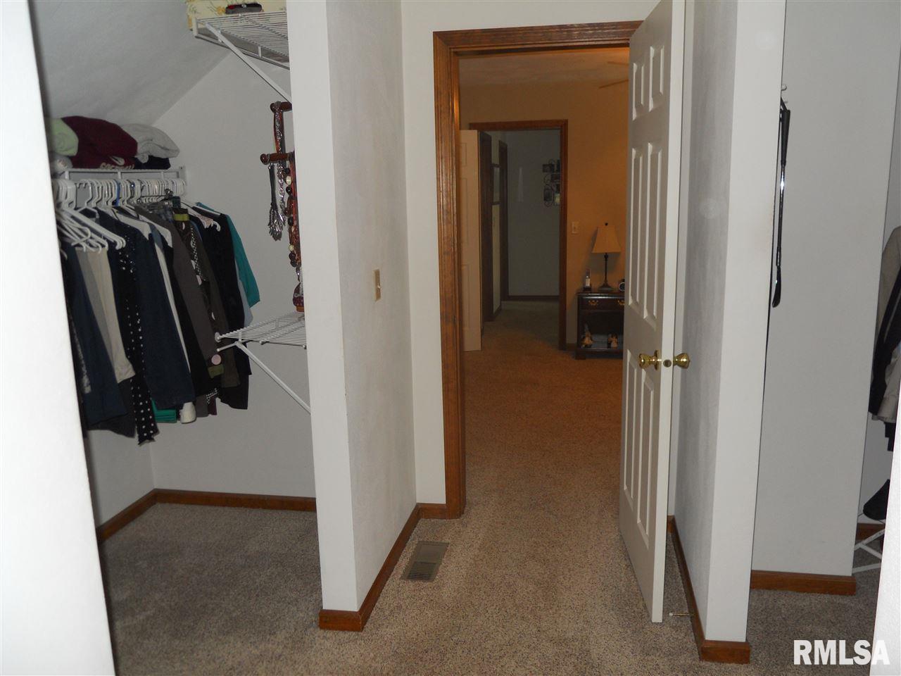 3621 West Chartwell Road Peoria, IL 61614 - Photo 13 of 29 Gallery Image 13