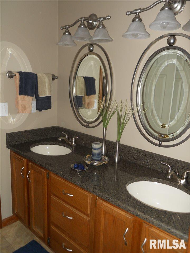 3621 West Chartwell Road Peoria, IL 61614 - Photo 14 of 29 Gallery Image 14