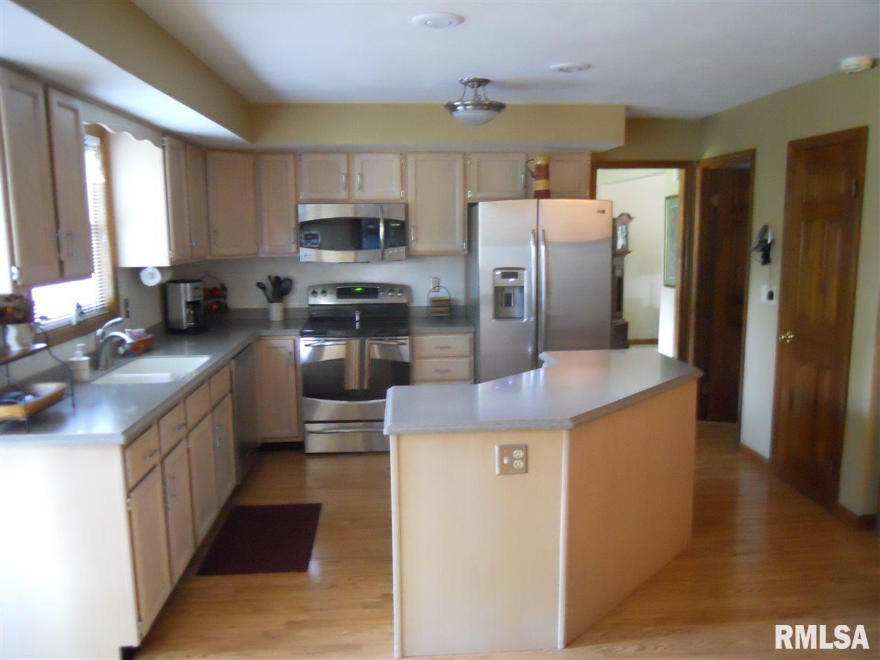 3621 West Chartwell Road Peoria, IL 61614 - Photo 8 of 29 Gallery Image 8