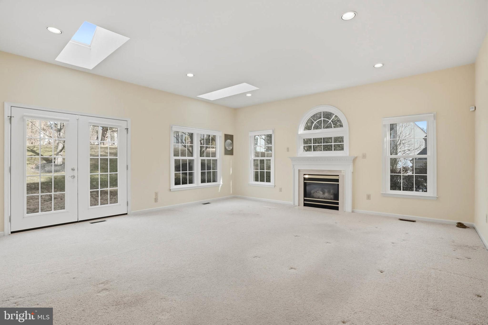 12 Jaystone Court Silver Spring, MD 20905 - Photo 18 of 43 Family room with gas fireplace