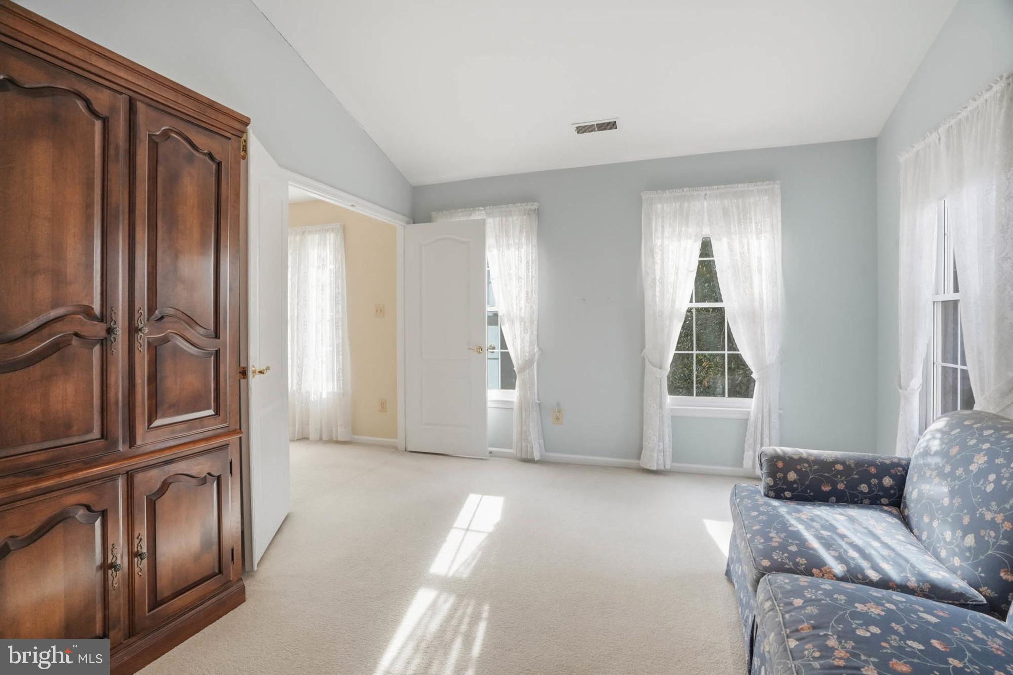 12 Jaystone Court Silver Spring, MD 20905 - Photo 27 of 43 Sitting room