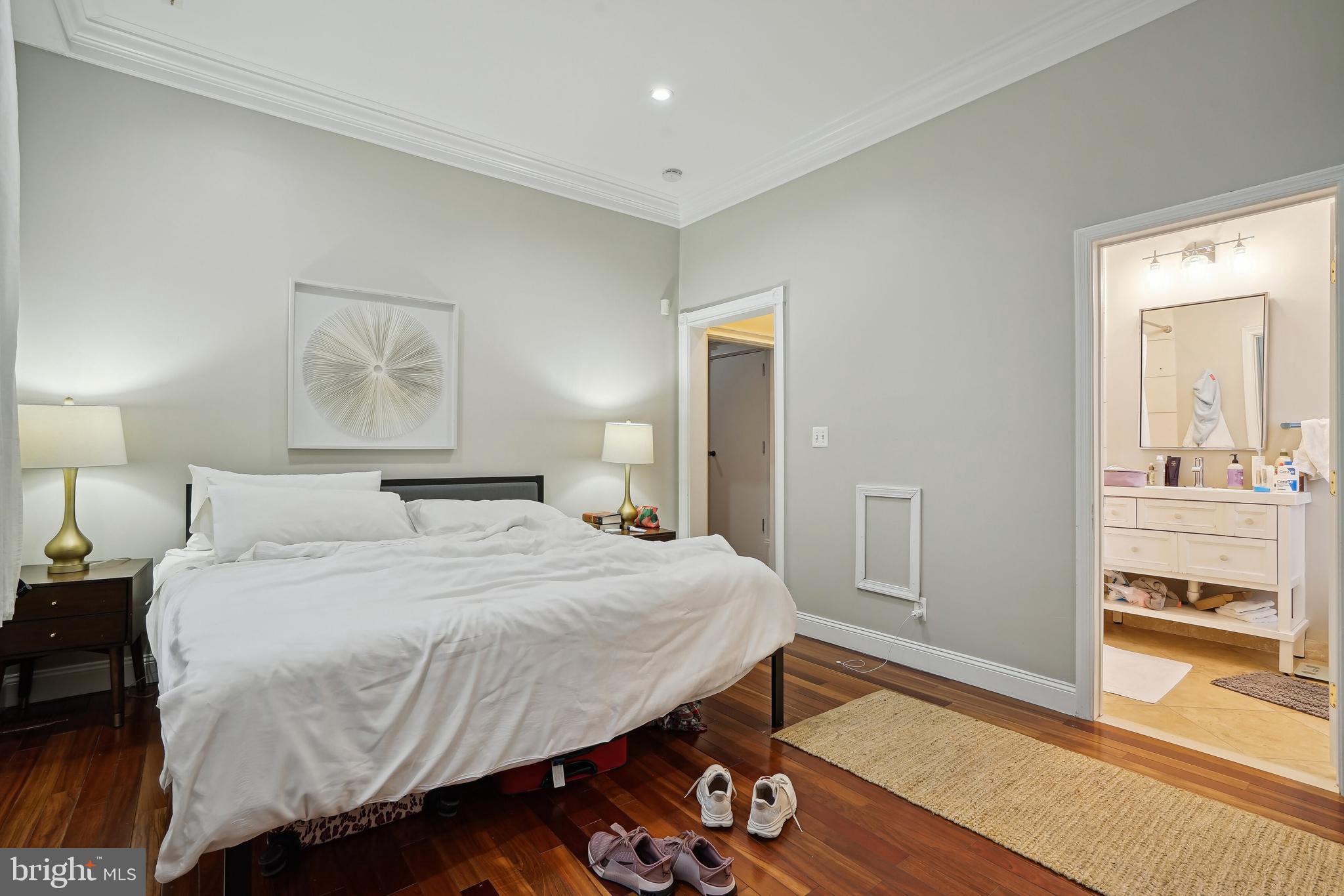 1101 P Street Northwest Washington, DC 20005 - Photo 14 of 50 Second ensuite