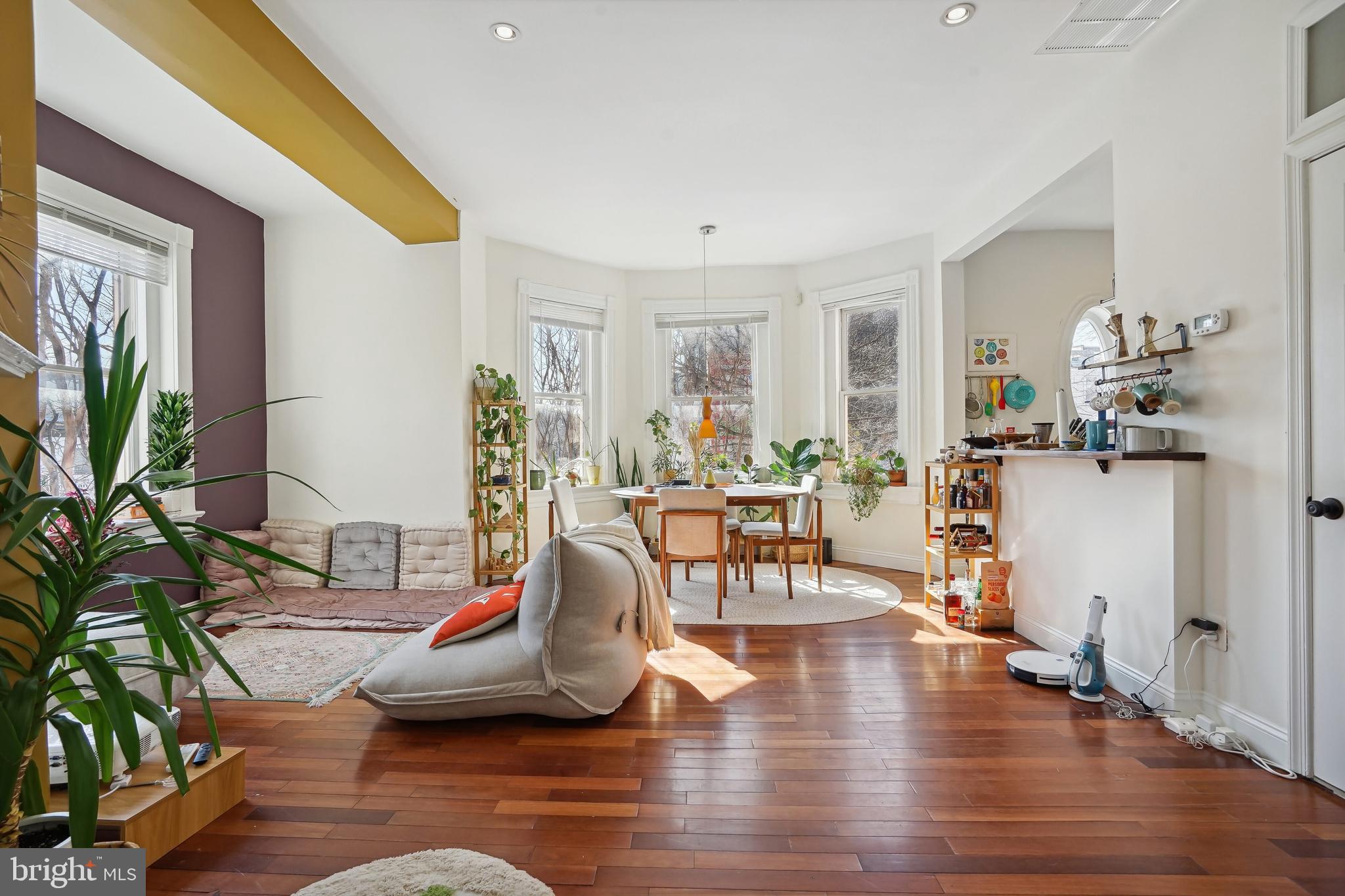 1101 P Street Northwest Washington, DC 20005 - Photo 18 of 50 Well-styled and lovely layout