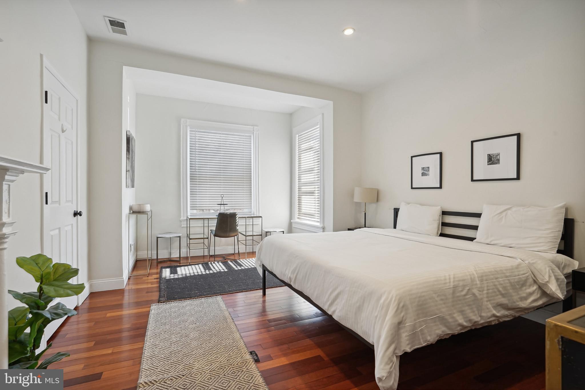 1101 P Street Northwest Washington, DC 20005 - Photo 25 of 50 Very large bedroom with bay window