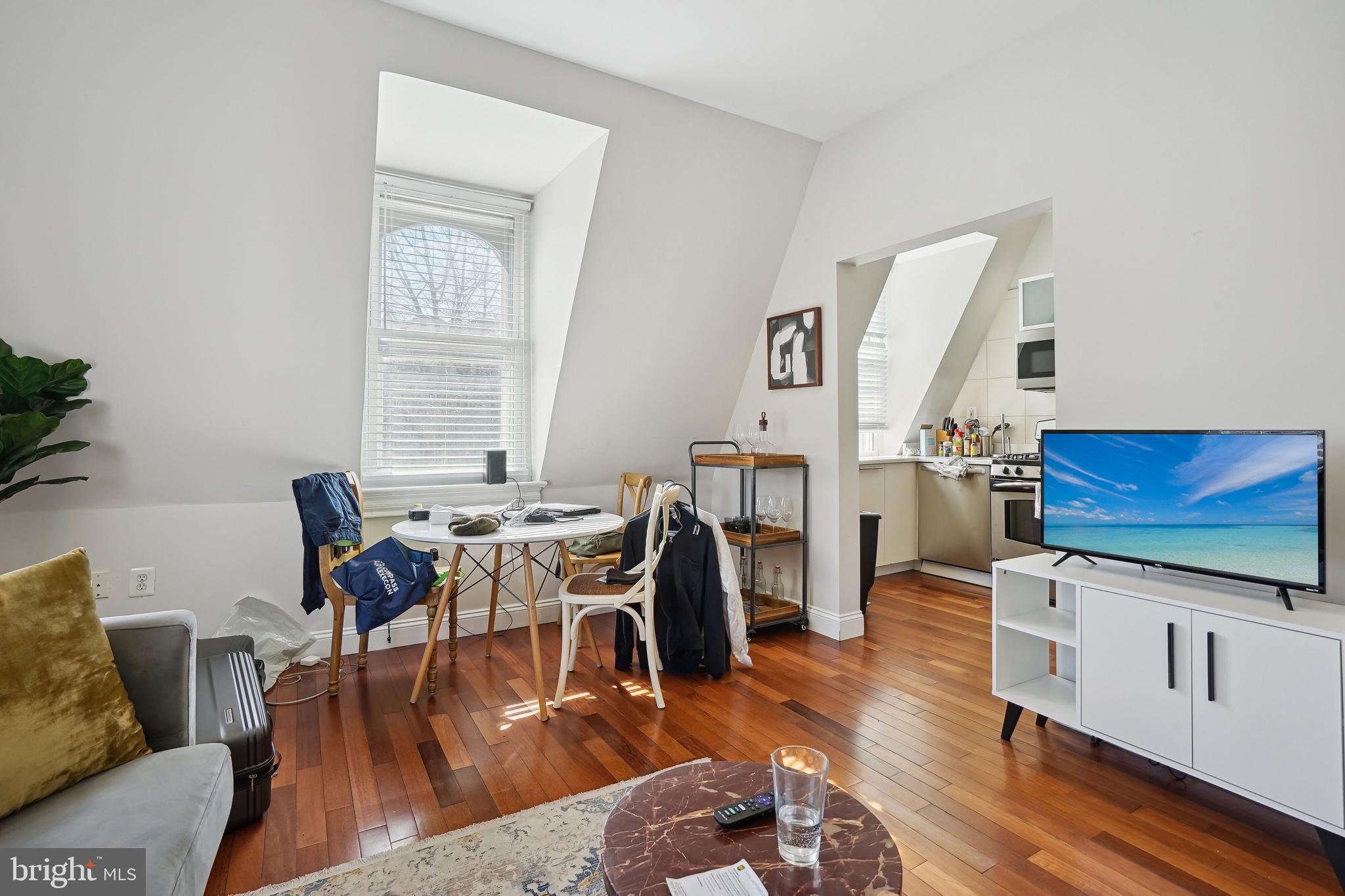 1101 P Street Northwest Washington, DC 20005 - Photo 32 of 50 Living/dining area