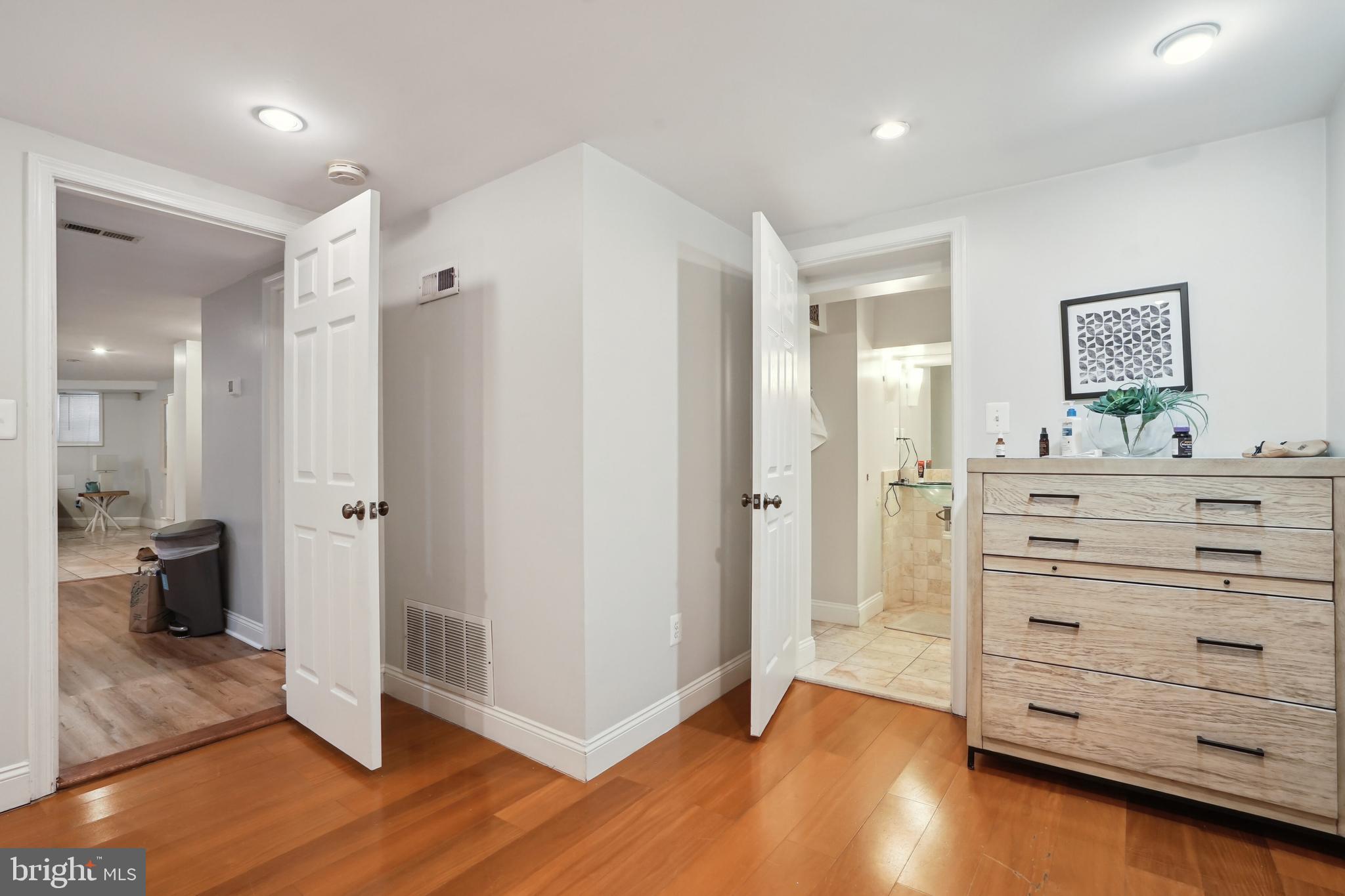 1101 P Street Northwest Washington, DC 20005 - Photo 42 of 50 Ensuite bath in B