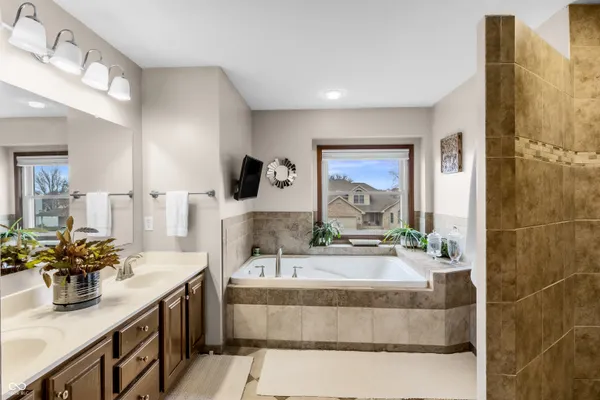 $439,000 | 2033 Cheyenne Trail, Columbus, IN 47203