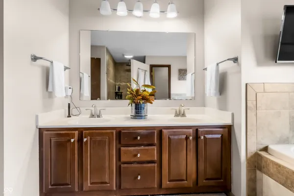 $439,000 | 2033 Cheyenne Trail, Columbus, IN 47203