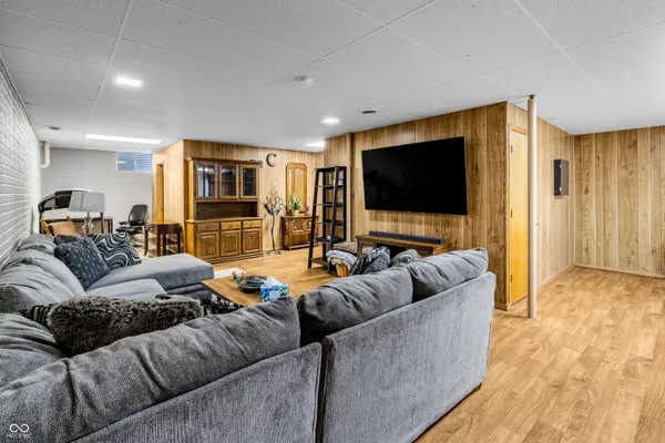 $439,000 | 2033 Cheyenne Trail, Columbus, IN 47203