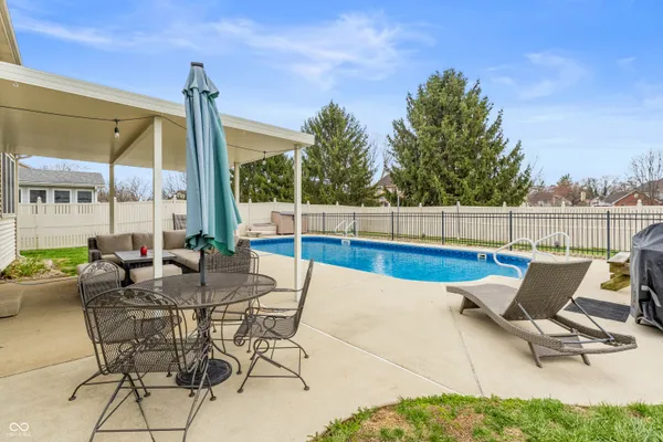 $439,000 | 2033 Cheyenne Trail, Columbus, IN 47203