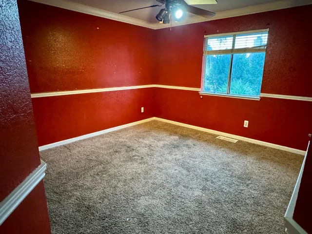 a view of empty room with window