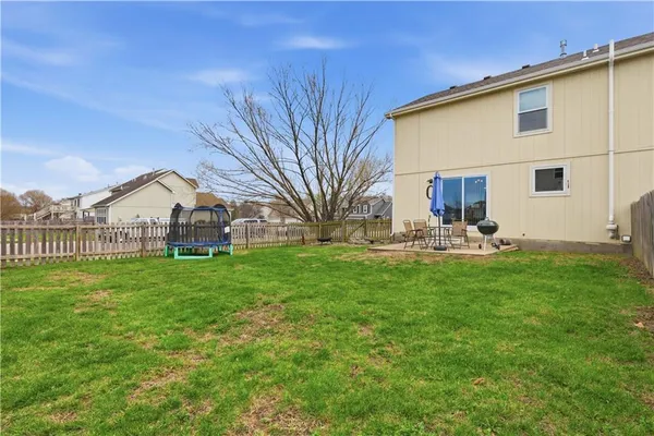 $227,900 | 1304 South 5th Street East, Louisburg, KS 66053