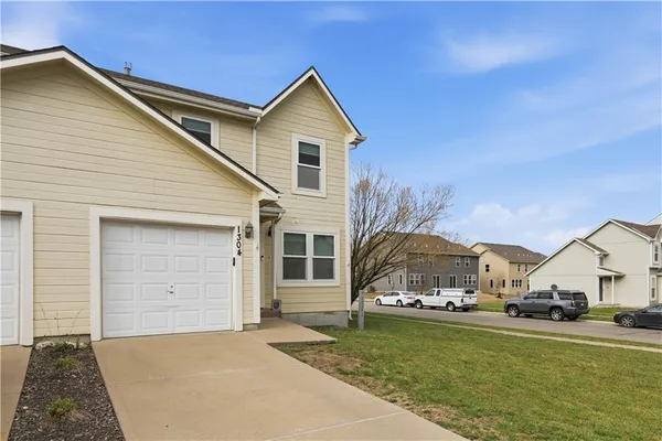 $227,900 | 1304 South 5th Street East, Louisburg, KS 66053