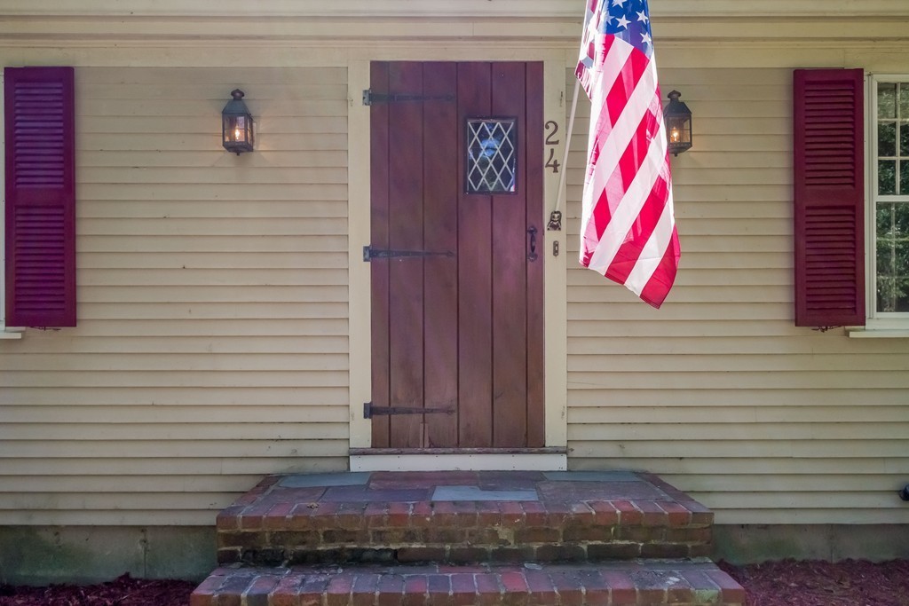 24 Deborah Road Hanover, MA 02339 - Photo 2 of 23