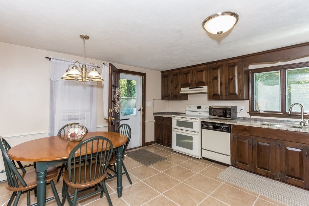 24 Deborah Road Hanover, MA 02339 - Photo 7 of 23