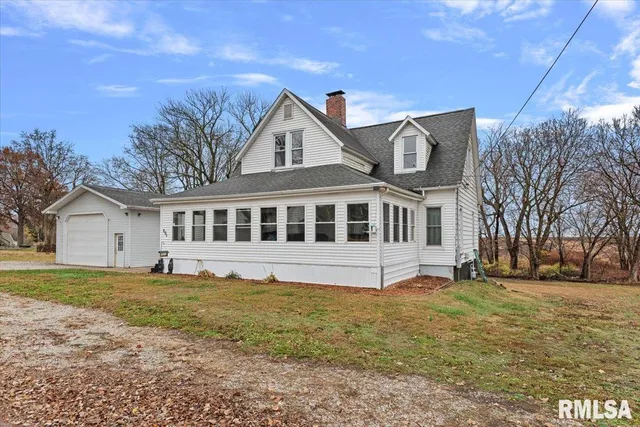 $189,900 | 201 South 3rd Street, Divernon, IL 62530